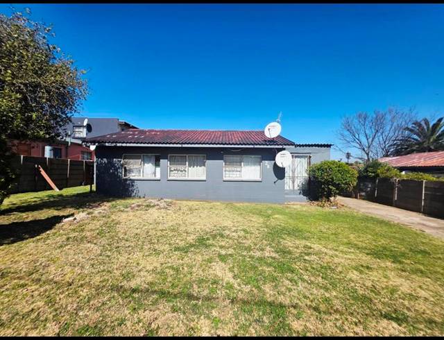 5 BEDROOM HOUSE FOR SALE IN KLOPPERPARK